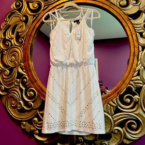 White House black market nwt xs white v neck dress gold silver